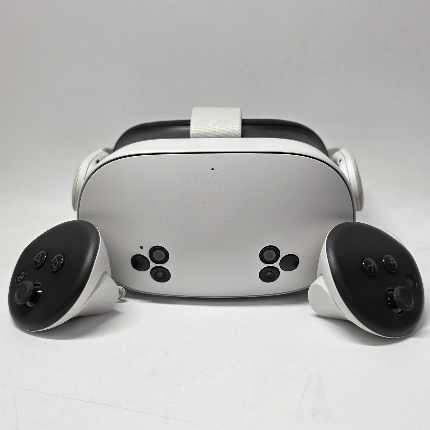 Meta Quest 3S 128GB Standalone All-in-One VR Headset P97