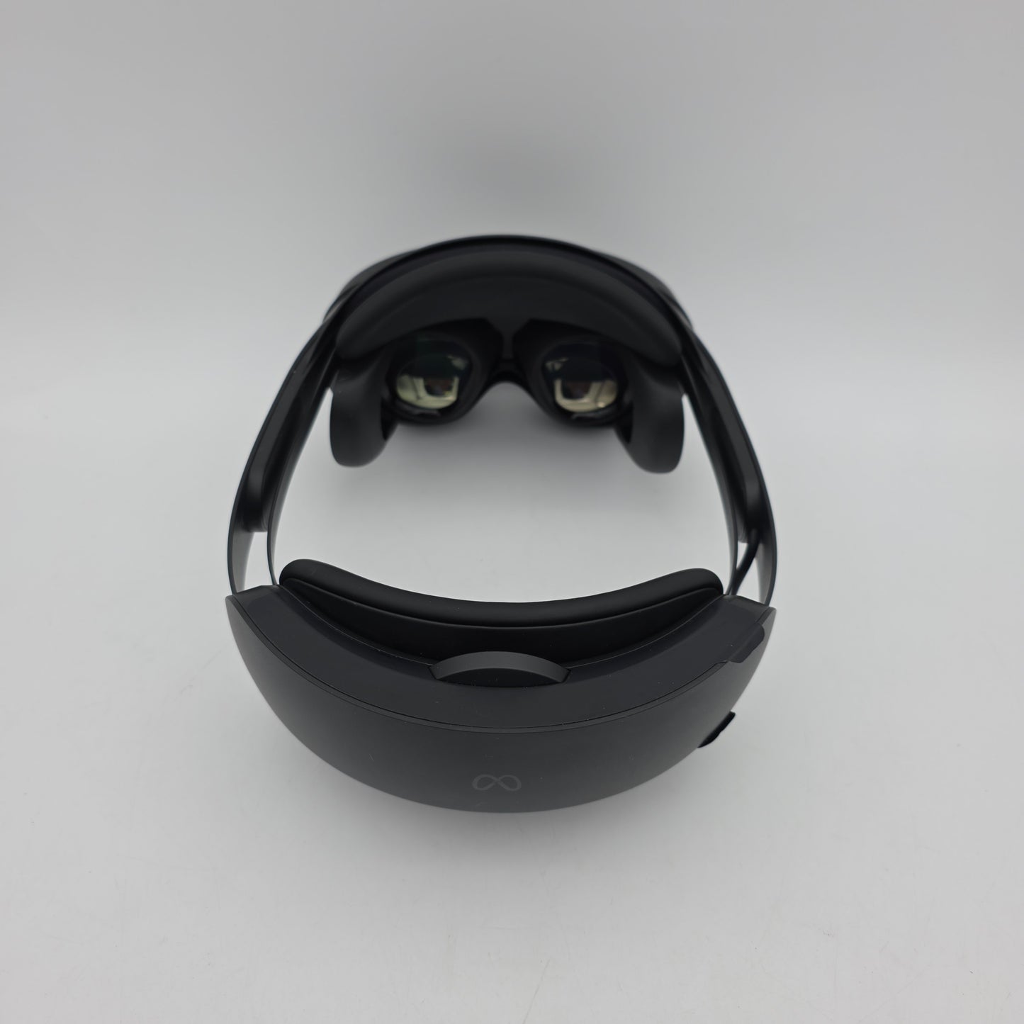 Meta Quest Pro 256GB Standalone All-in-One VR Headset DK94EC