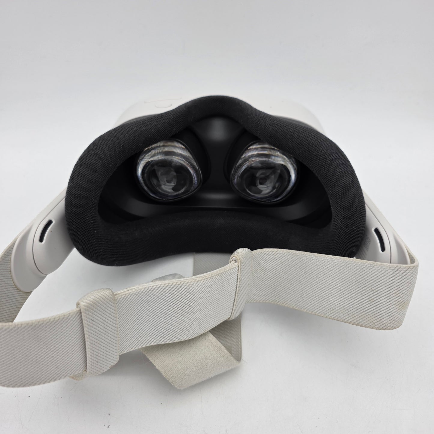Meta Quest 3S 128GB Standalone All-in-One VR Headset P97