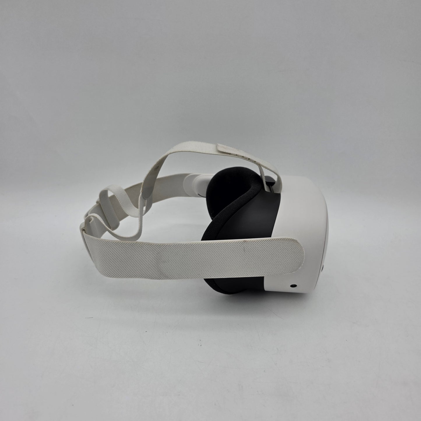 Meta Quest 3S 128GB Standalone All-in-One VR Headset P97