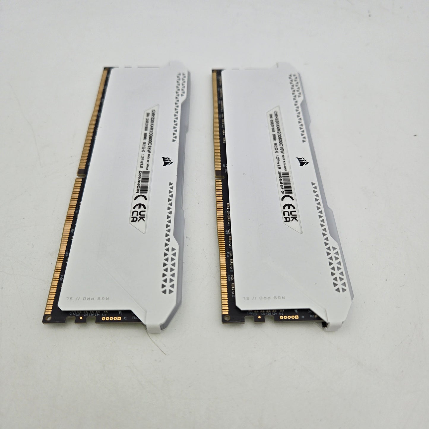 Corsair Vengeance RGB Pro 32GB (2x16GB) RAM DDR4 3600MHz CMH32GX4M2D3600C18W