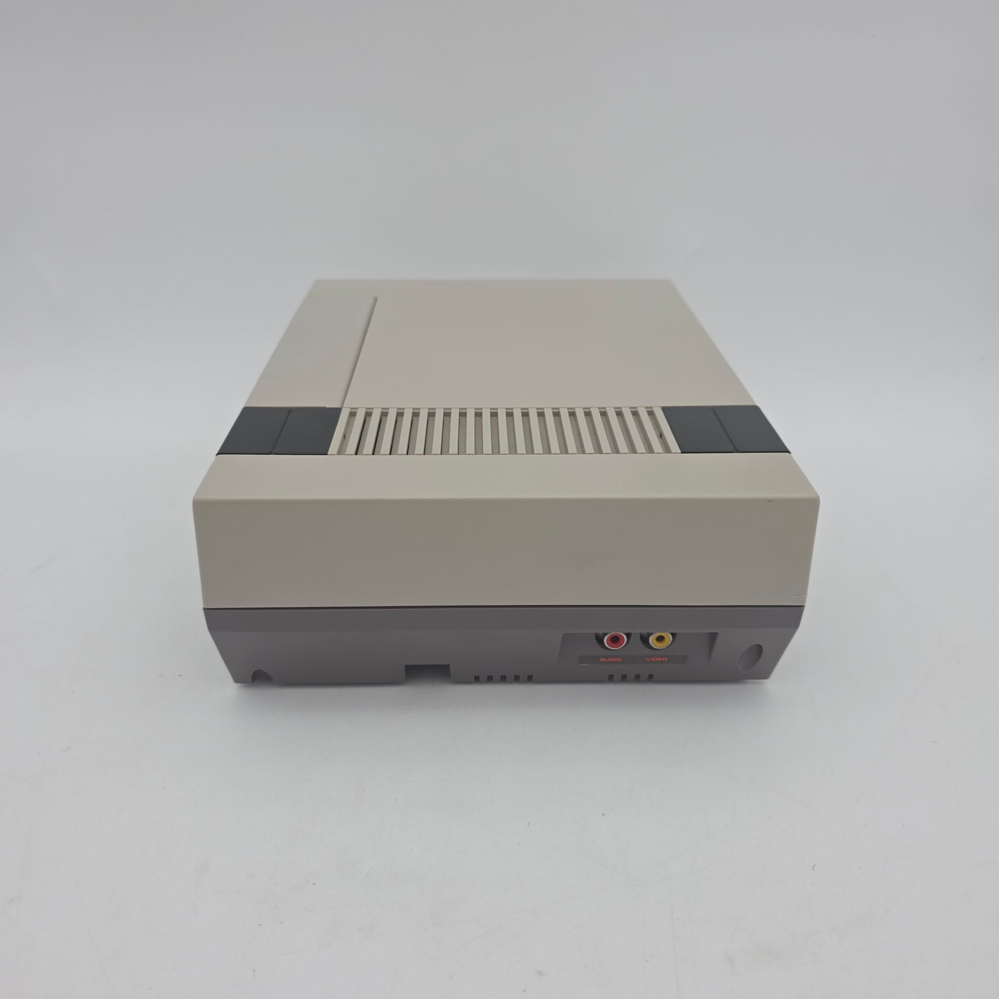 Nintendo Entertainment System NES Video Game Console NES-001 Gray