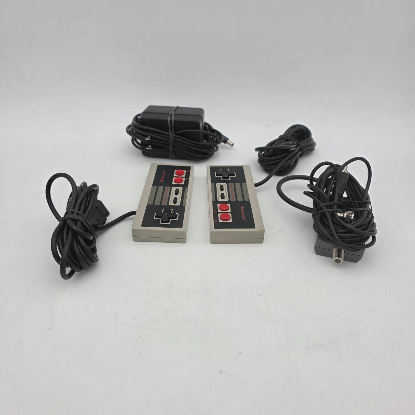 Nintendo Entertainment System NES Video Game Console NES-001 Gray