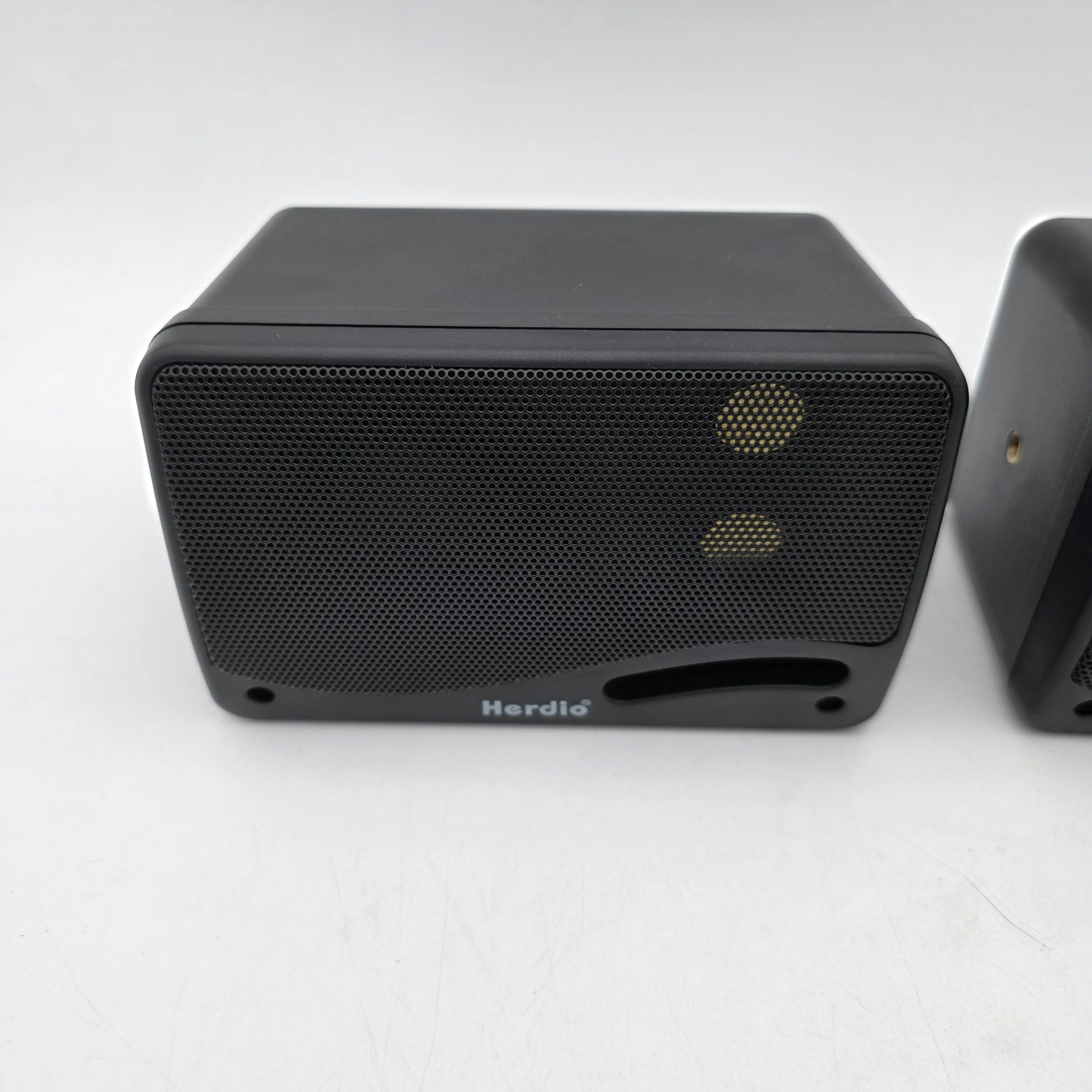 Herdio 3.5" 3-Way Indoor Outdoor Speakers 3-Way 200 Watts Black HOS-301