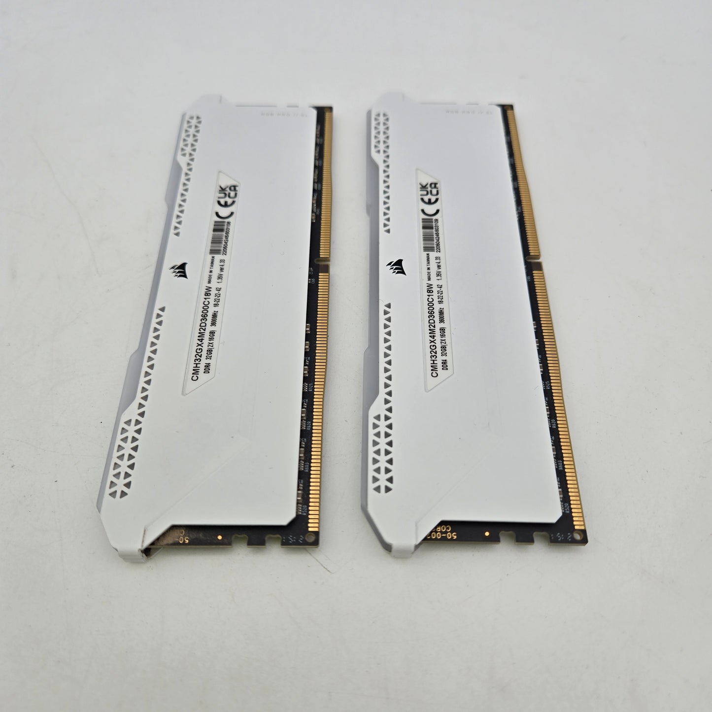 Corsair Vengeance RGB Pro 32GB (2x16GB) RAM DDR4 3600MHz CMH32GX4M2D3600C18W