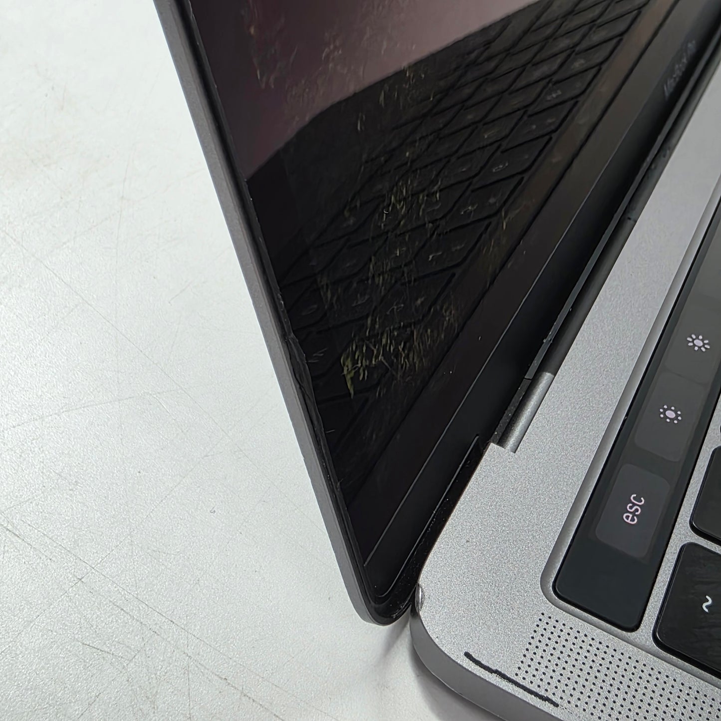 2018 Apple MacBook Pro 13.3" i7 2.8GHz 16GB RAM 512GB SSD Silver A1989