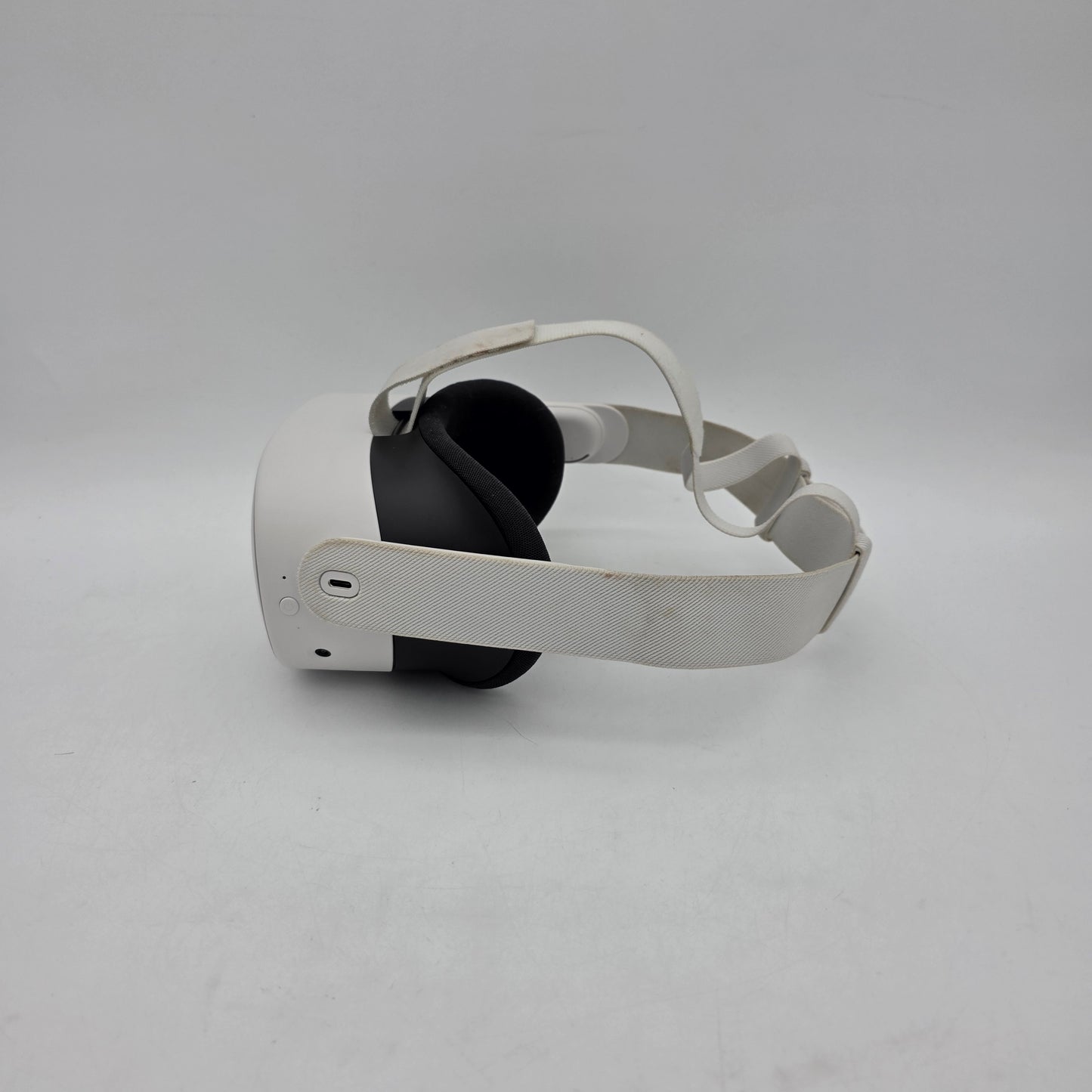 Meta Quest 3S 128GB Standalone All-in-One VR Headset P97