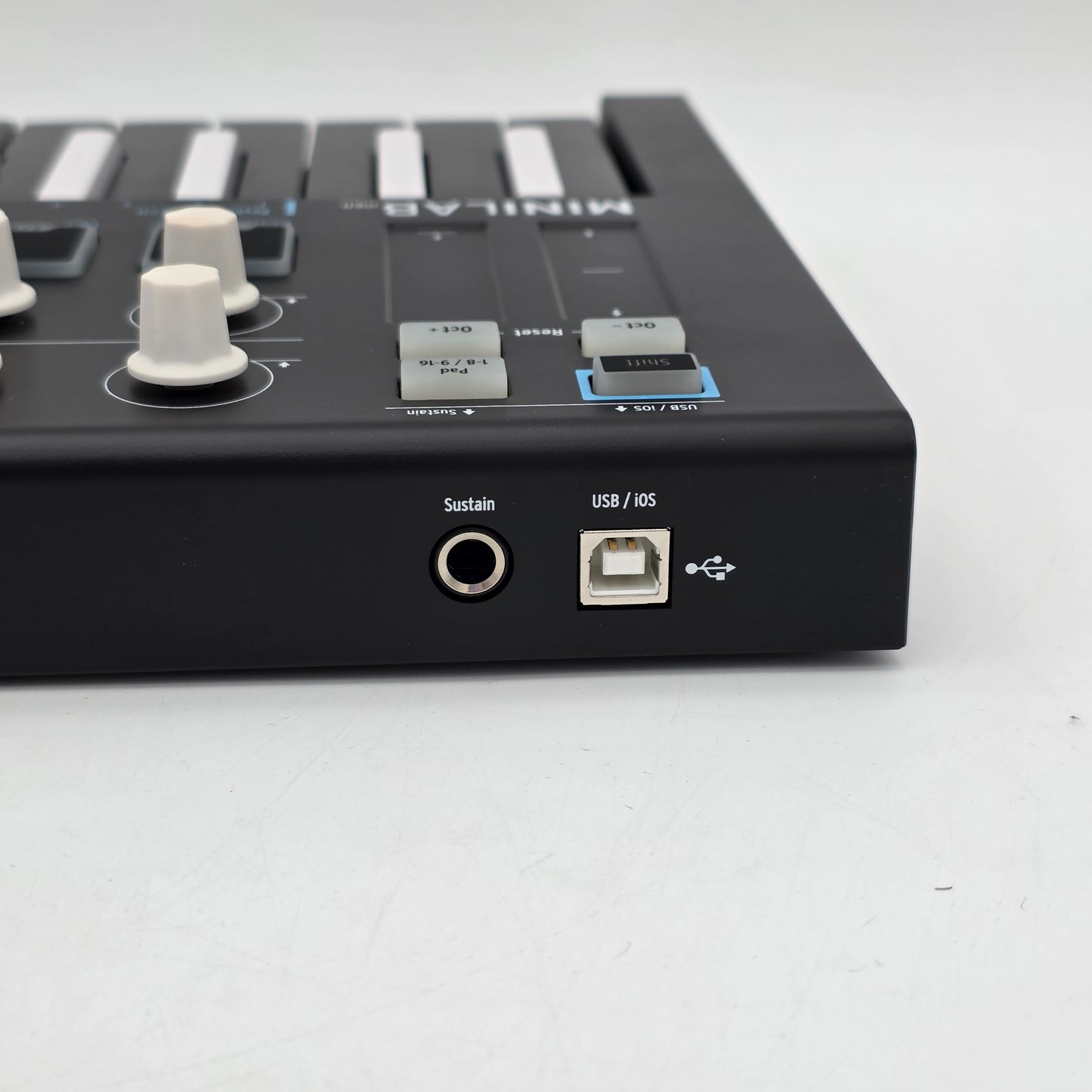 Arturia Minilab Universal Midi Controller MKII