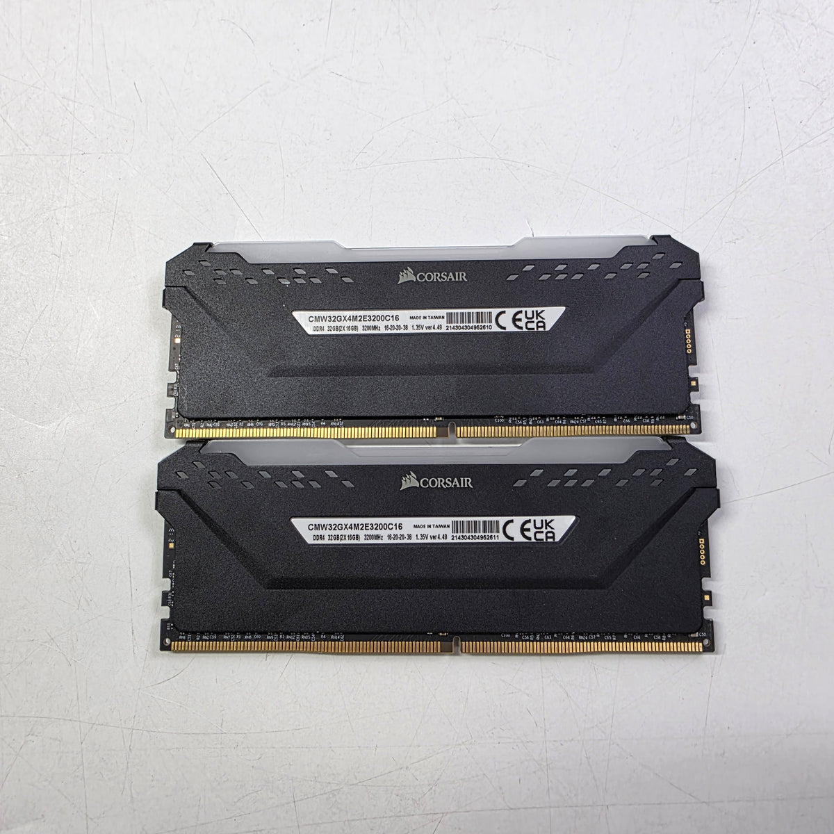 Corsair Vengeance RGB Pro 32GB (2x16GB) RAM DDR4 3200MHz CMW32GX4M2E3200C16