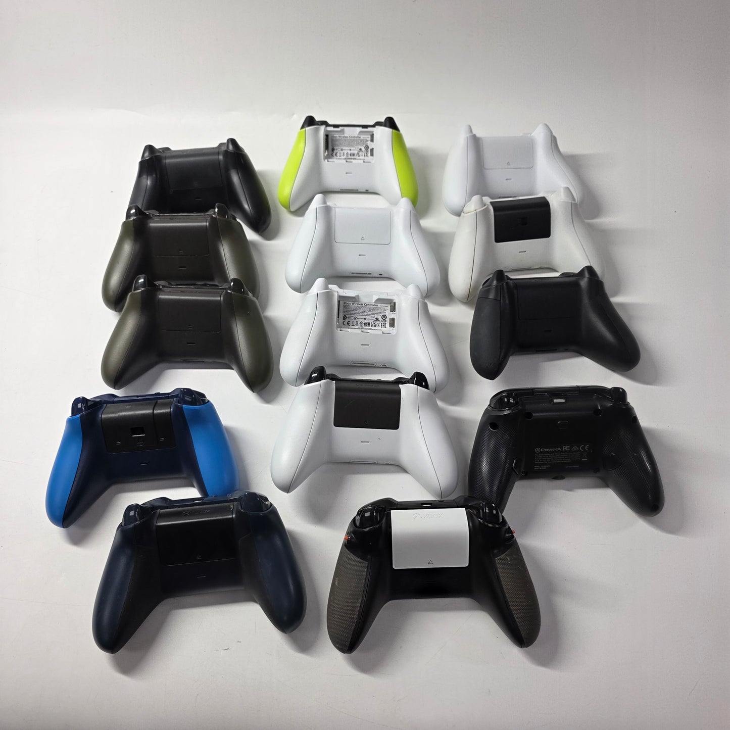 Broken Lot of 14 Microsoft Xbox One Wireless Controllers