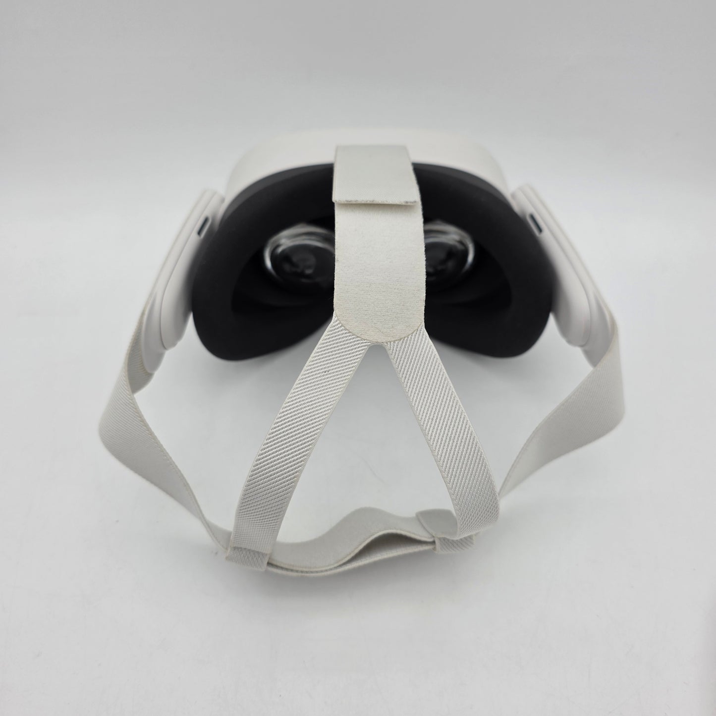 Meta Quest 3S 128GB Standalone All-in-One VR Headset P97