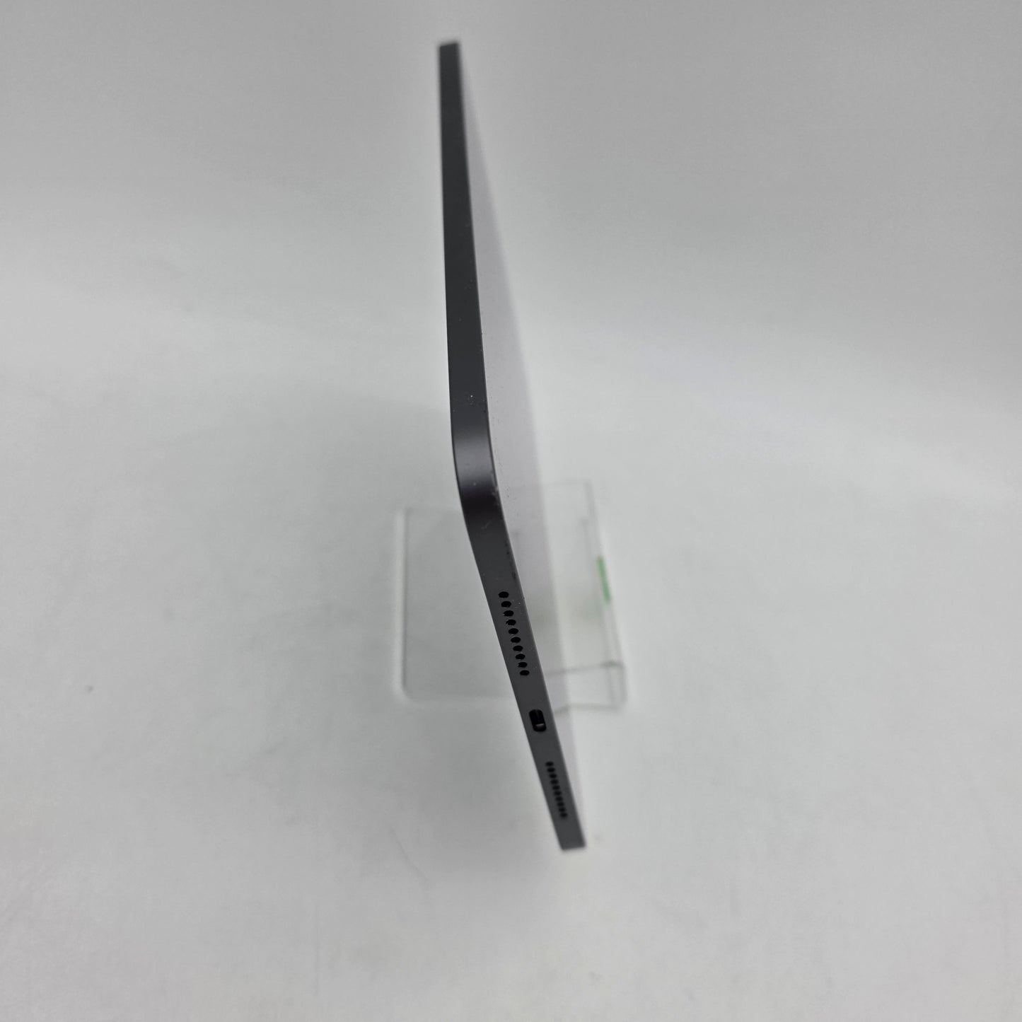 WiFi Only Apple iPad Mini 6th Gen 64GB 18.3.2 Space gray MK7M3LL/Ap