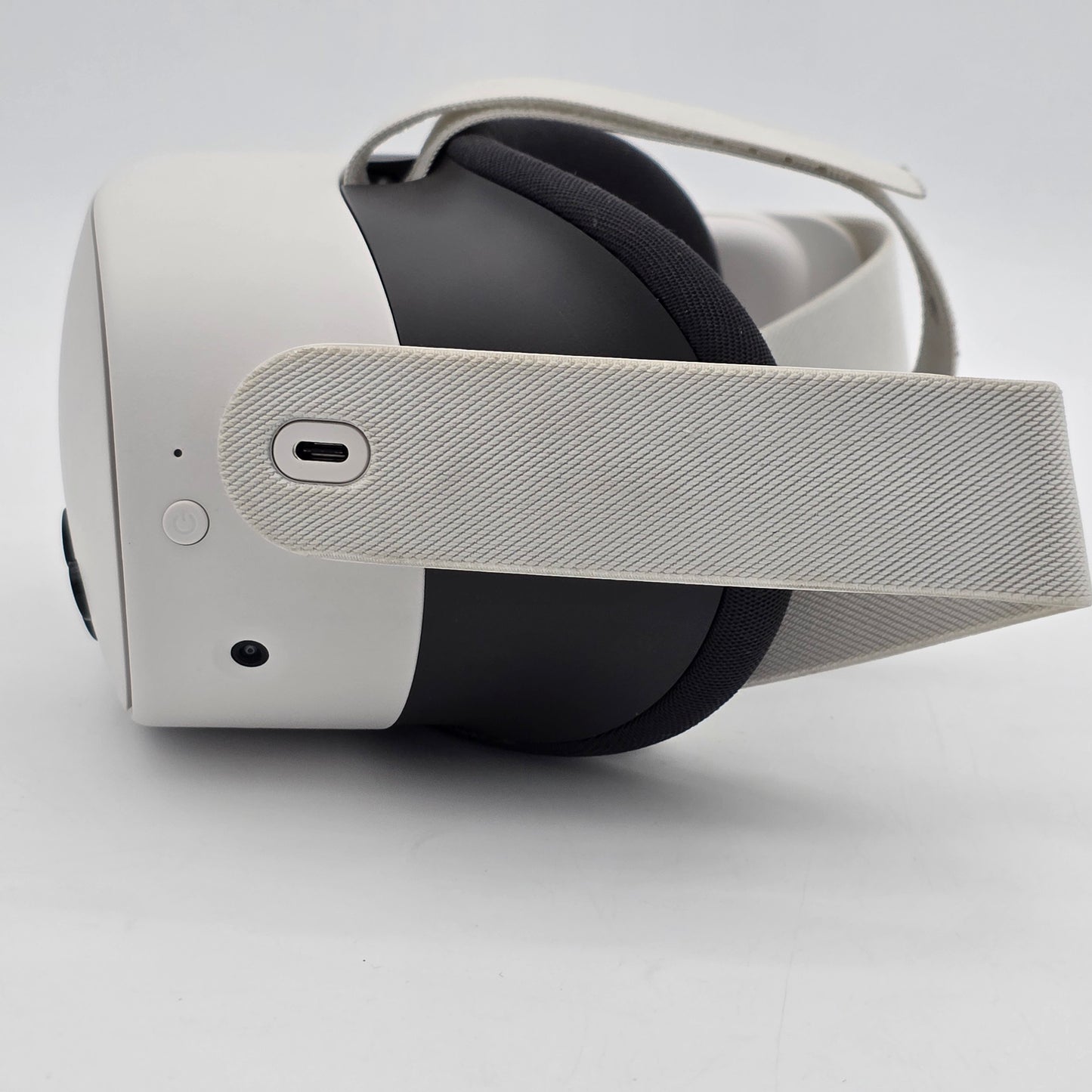 Meta Quest 3S 128GB Standalone All-in-One VR Headset P97
