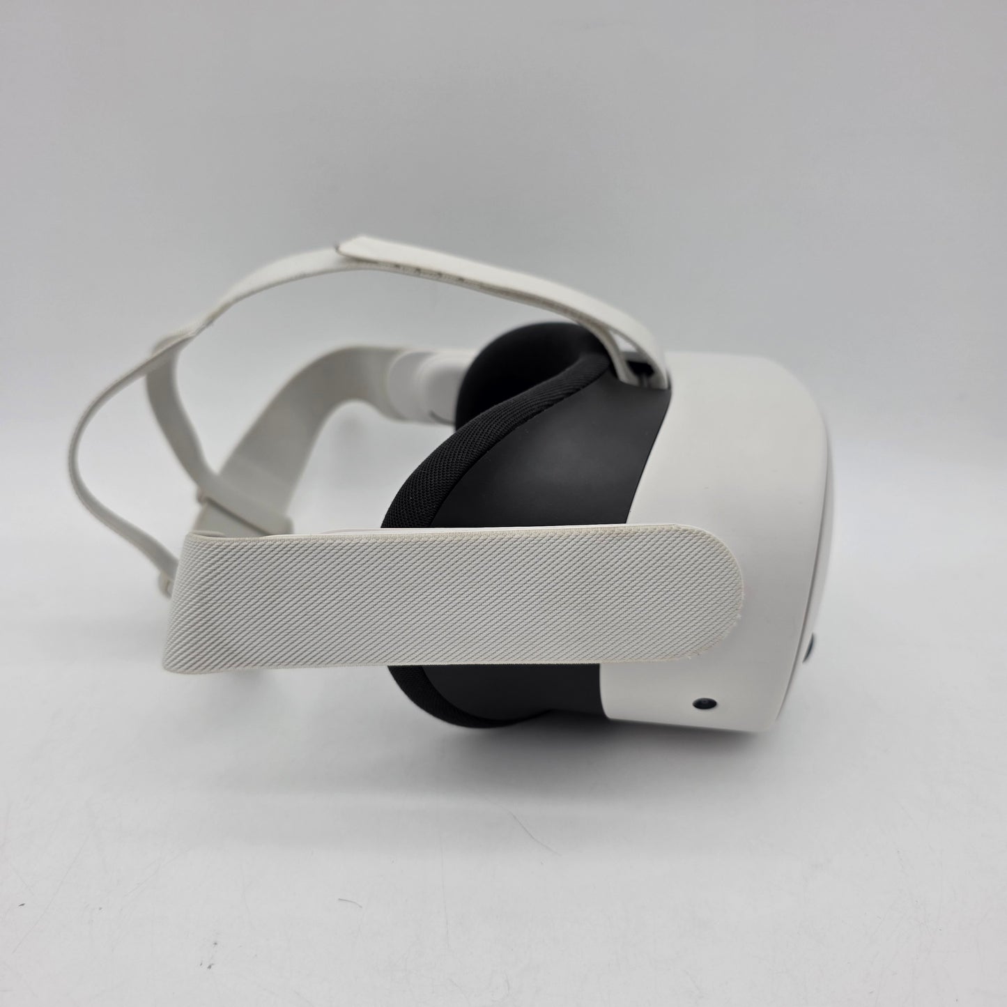 Meta Quest 3S 128GB Standalone All-in-One VR Headset P97