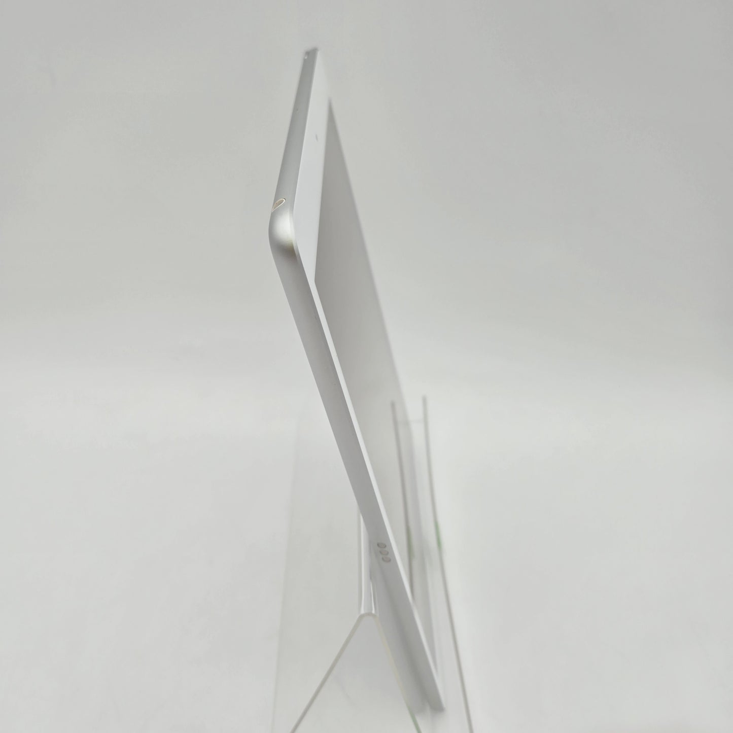 WiFi Only Apple iPad 8th Gen 32GB 17.6.1 Gold A2270