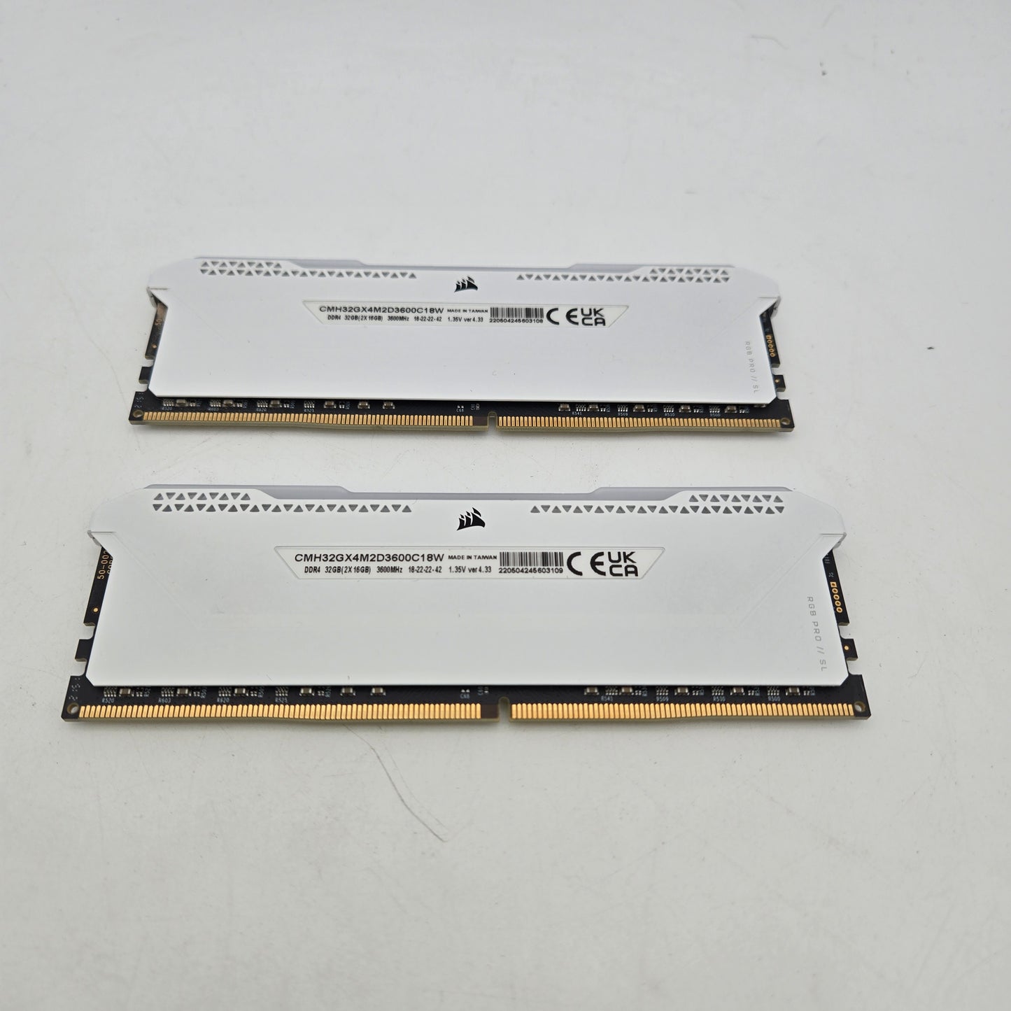 Corsair Vengeance RGB Pro 32GB (2x16GB) RAM DDR4 3600MHz CMH32GX4M2D3600C18W