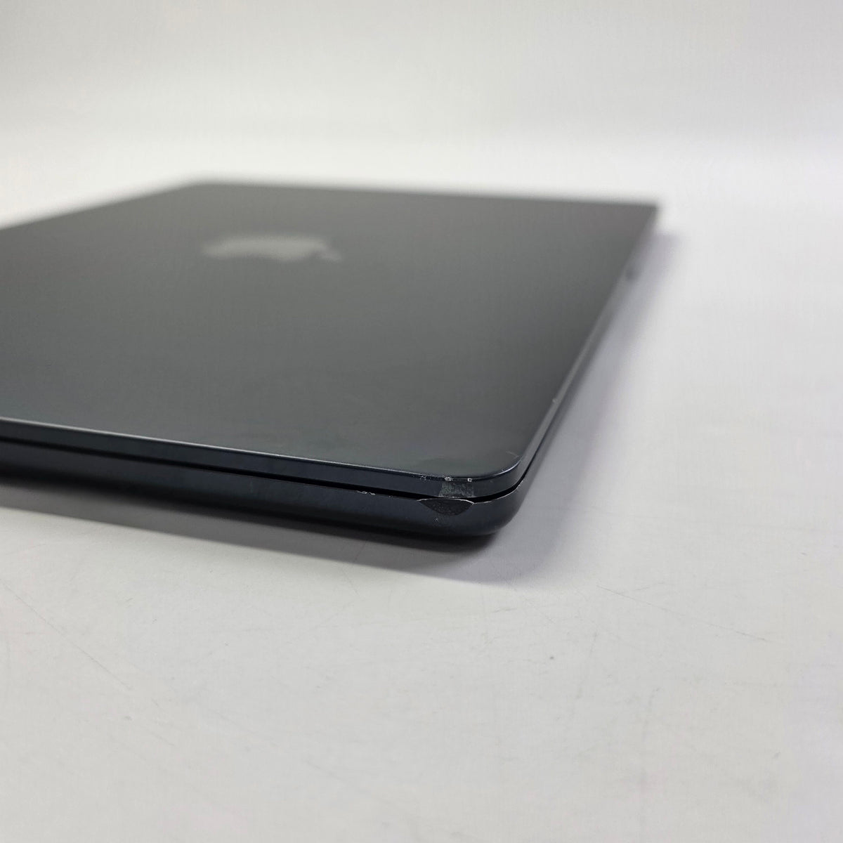 2022 Apple MacBook Air 13.6" M2 8C GPU 3.5GHz 8GB RAM 256GB SSD MLY33LL/A