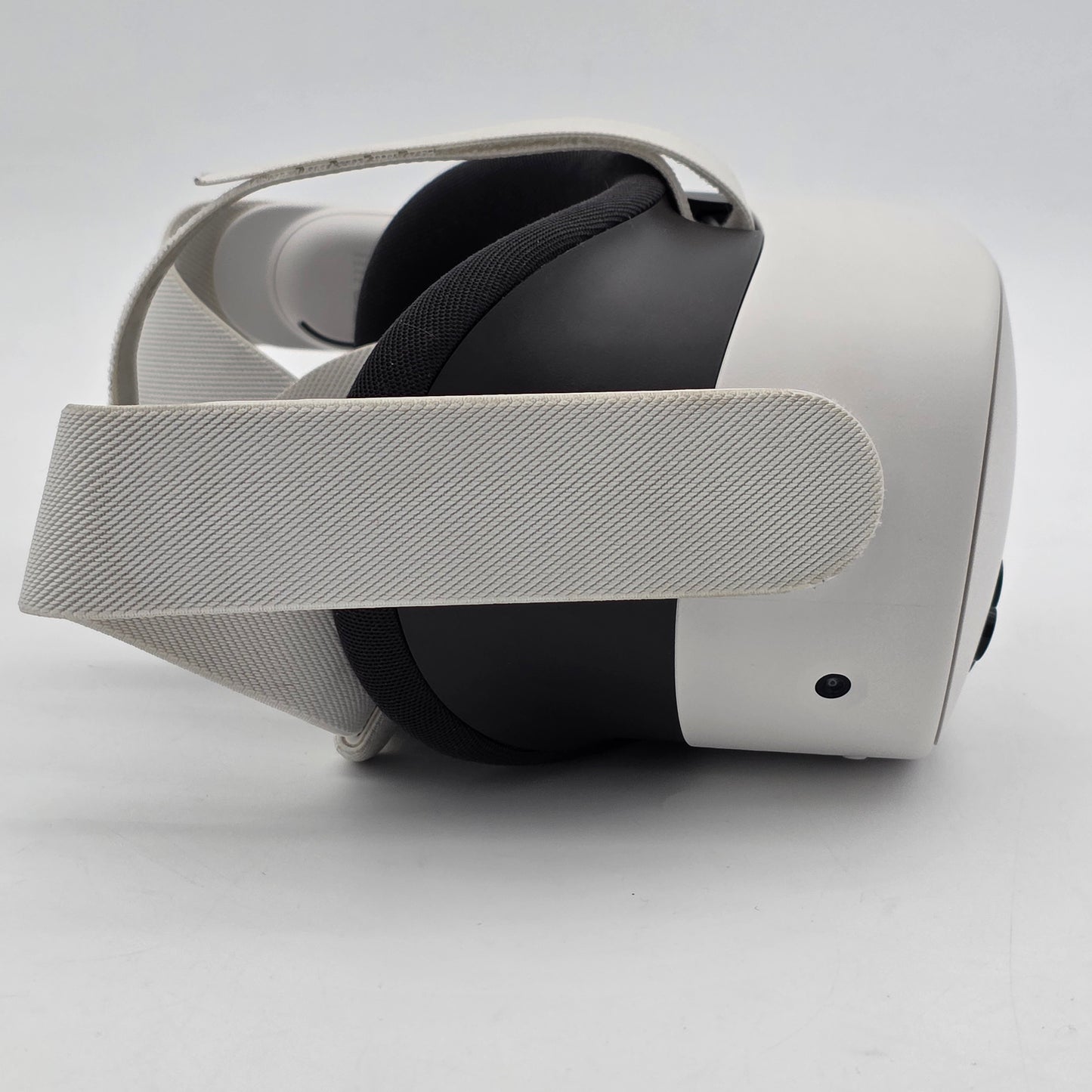 Meta Quest 3S 128GB Standalone All-in-One VR Headset P97