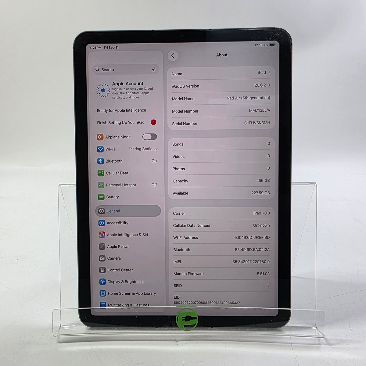 Factory Unlocked Apple iPad Air 5th Gen 256GB Starlight MM713LL/A