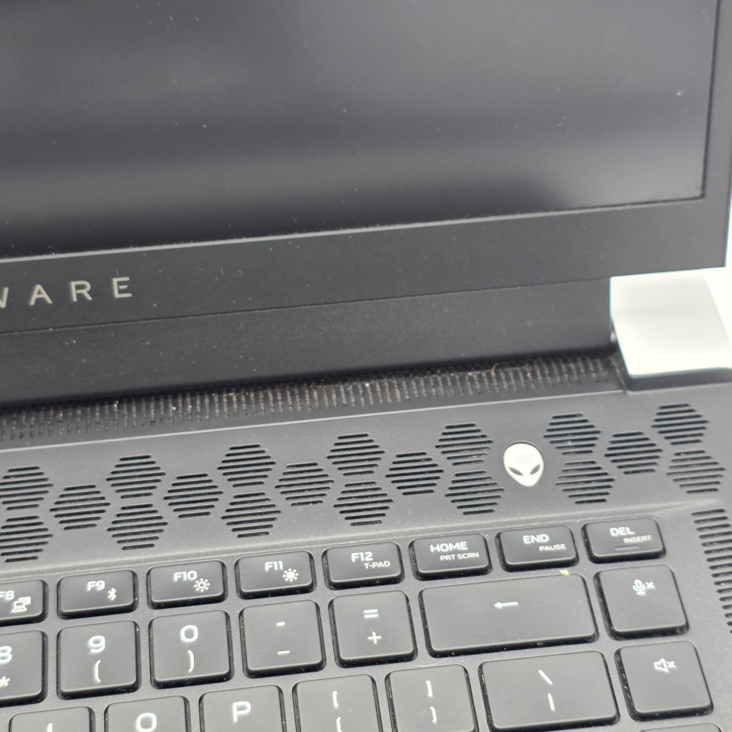 Alienware X15 R1 15.6" i9-11900H 2.5GHz 32GB RAM 2TB SSD GeForce RTX 3080