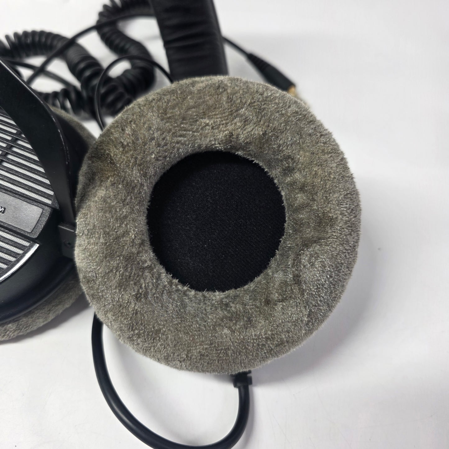 Beyerdynamic DT 990 Pro Professional Studio Headphone Black 483966