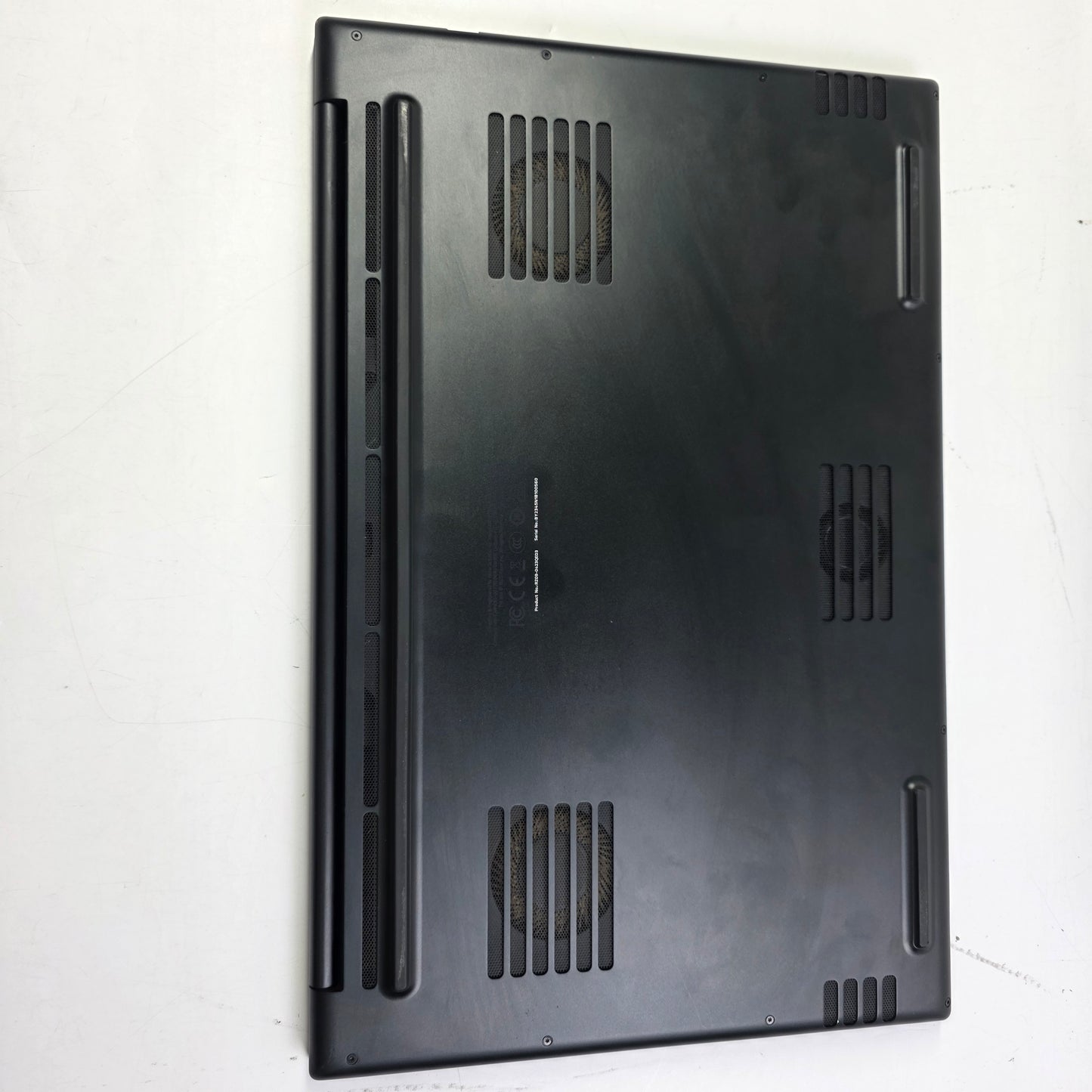 Razer Blade 17 RZ09-0423 17" i9-12900H 2.5GHz 16GB 1TB SSD GeForce RTX 3070 Ti