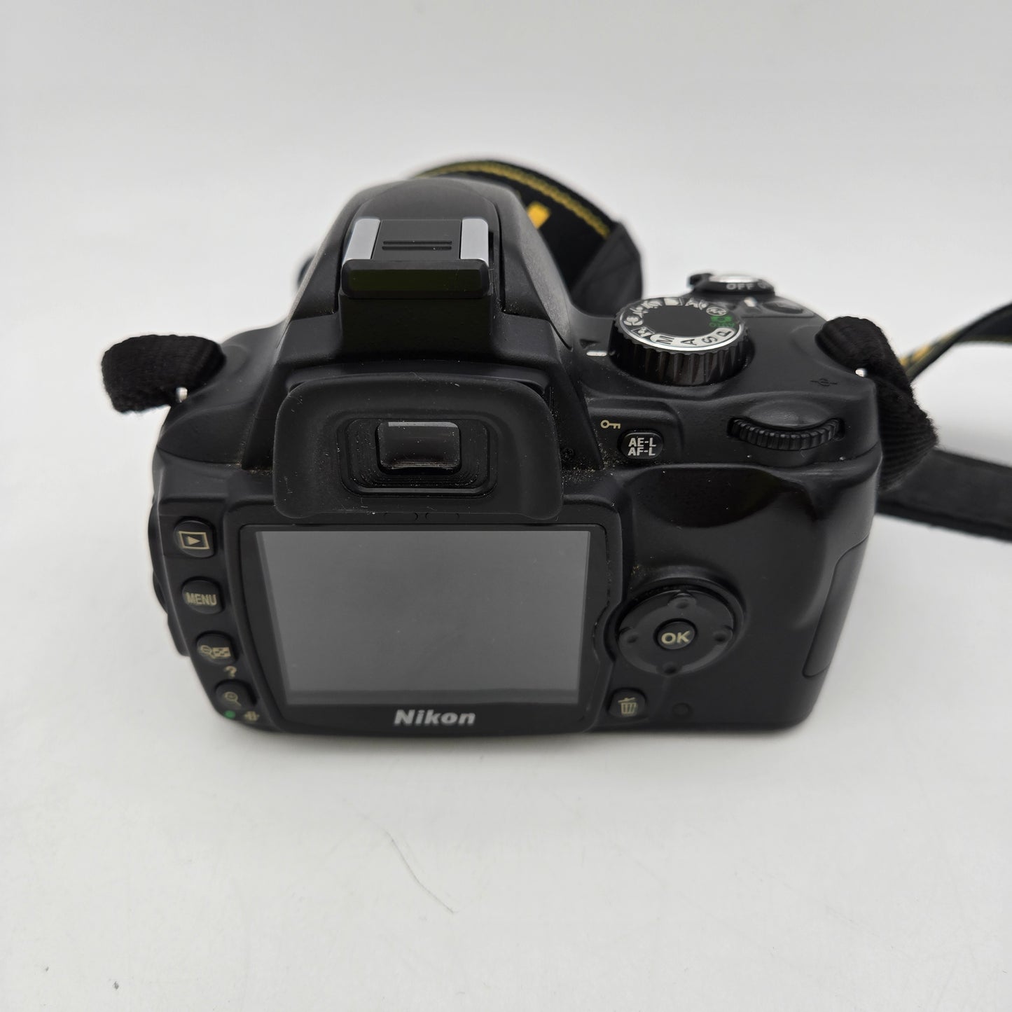 Nikon D60 10.2MP Digital SLR DSLR Camera 15,370 Shutter Count Body Only