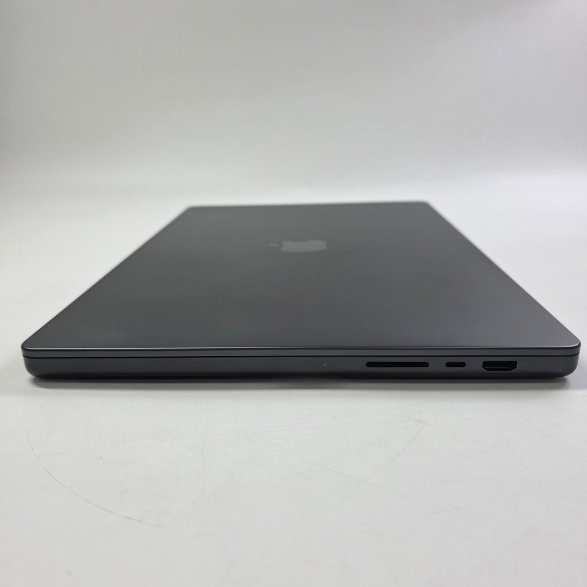 2026 Apple MacBook Pro 16" M5 Pro 20C GPU 4.6GHz 48GB RAM 1TB SSD MGEC4LL/A