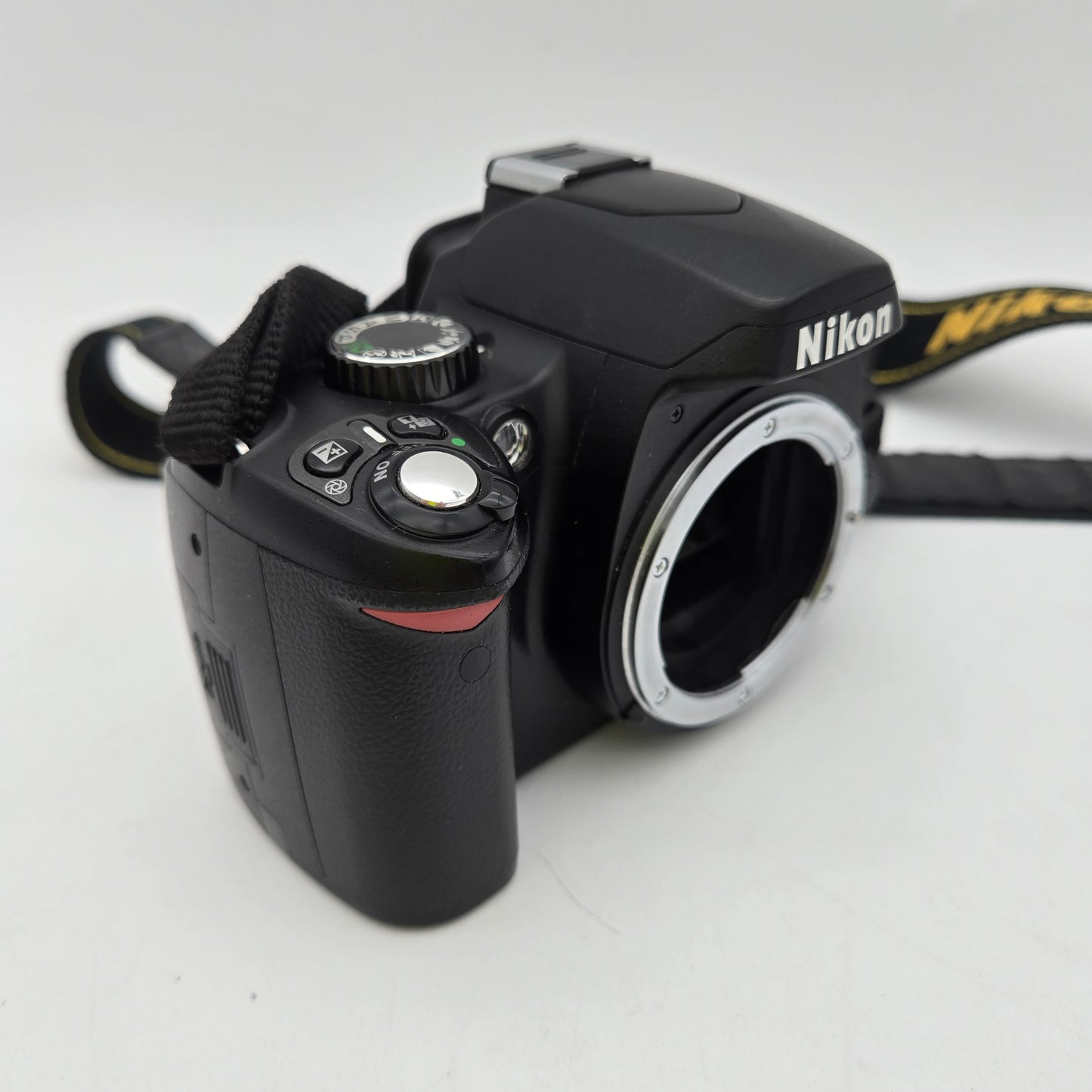 Nikon D60 10.2MP Digital SLR DSLR Camera 15,370 Shutter Count Body Only