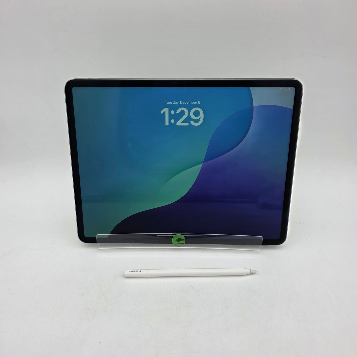 WiFi Only Apple iPad Air 13" M3 256GB 18.4.1 Space Gray MCNN4L/A With Extras