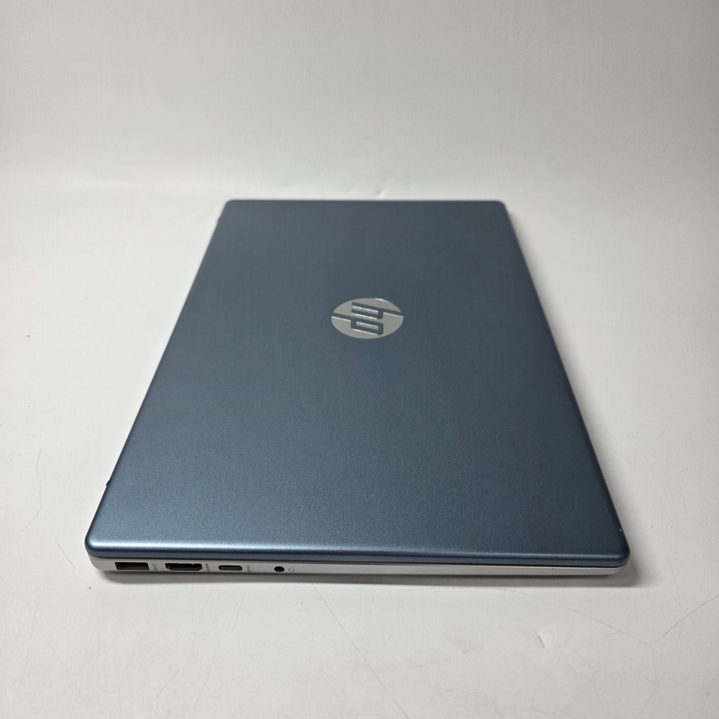 HP Laptop 14-EM0002WM 14" Athlon Silver 7120U 2.4GHz 4GB RAM 128GB SSD