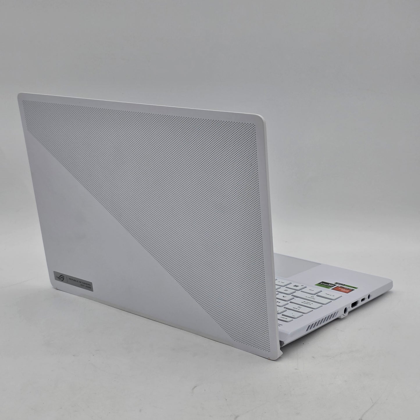 Asus ROG Zephyrus G14 GA402 14" Ryzen 9 7940HS 4.0GHz 16GB RAM 2TB SSD RTX 4060