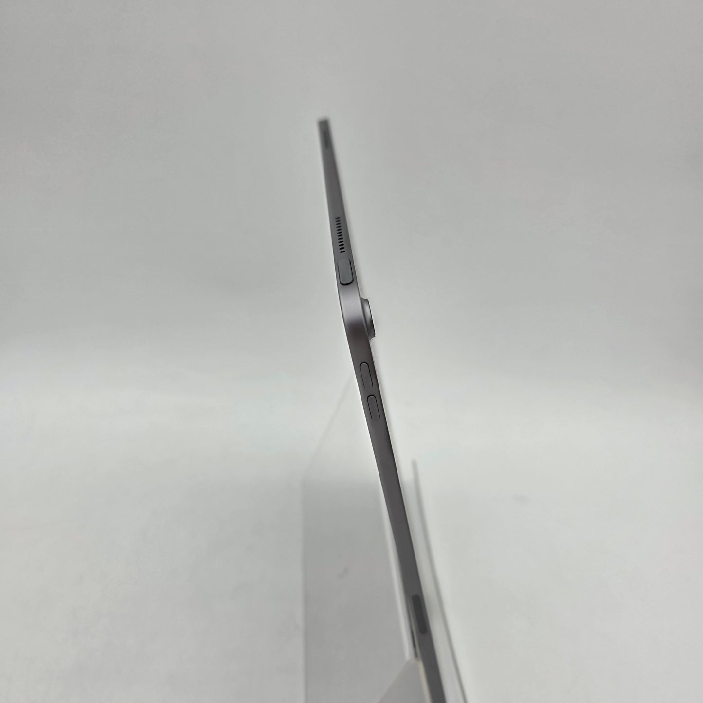 WiFi Only Apple iPad Air 13" M3 256GB 18.4.1 Space Gray MCNN4L/A With Extras