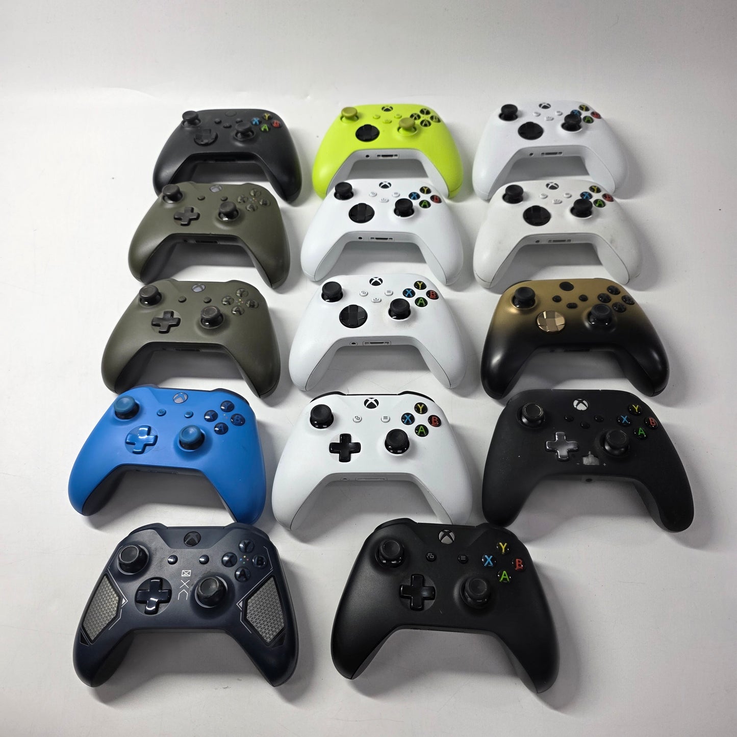 Broken Lot of 14 Microsoft Xbox One Wireless Controllers