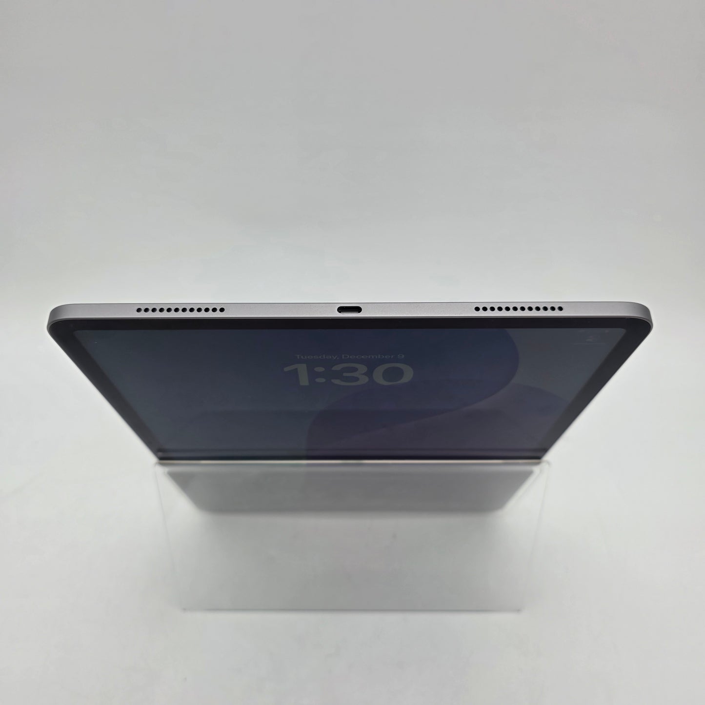 WiFi Only Apple iPad Air 13" M3 256GB 18.4.1 Space Gray MCNN4L/A With Extras