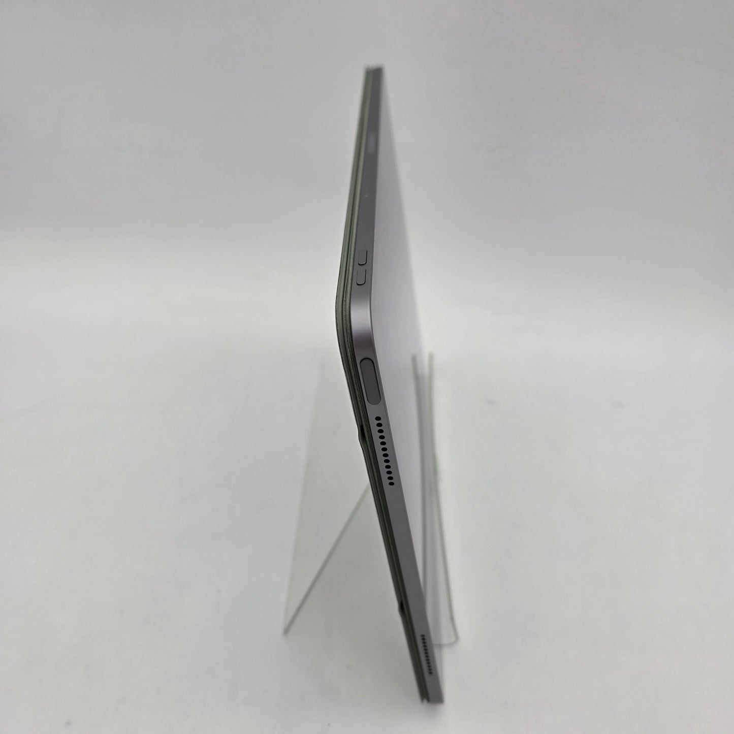 WiFi Only Apple iPad Air 13" M3 256GB 18.4.1 Space Gray MCNN4L/A With Extras