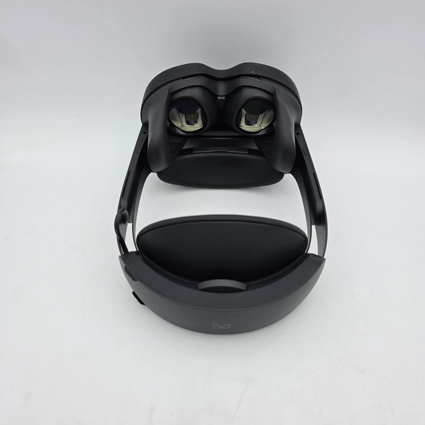 Meta Quest Pro 256GB Standalone All-in-One VR Headset DK94EC