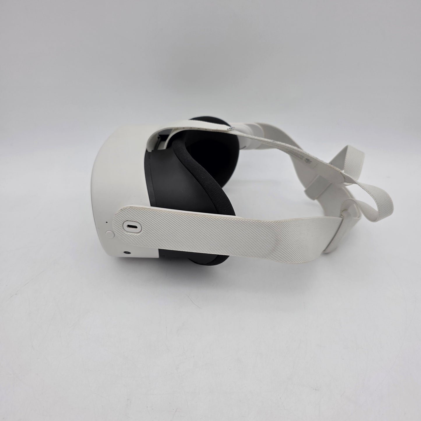 Meta Quest 3S 128GB Standalone All-in-One VR Headset P97