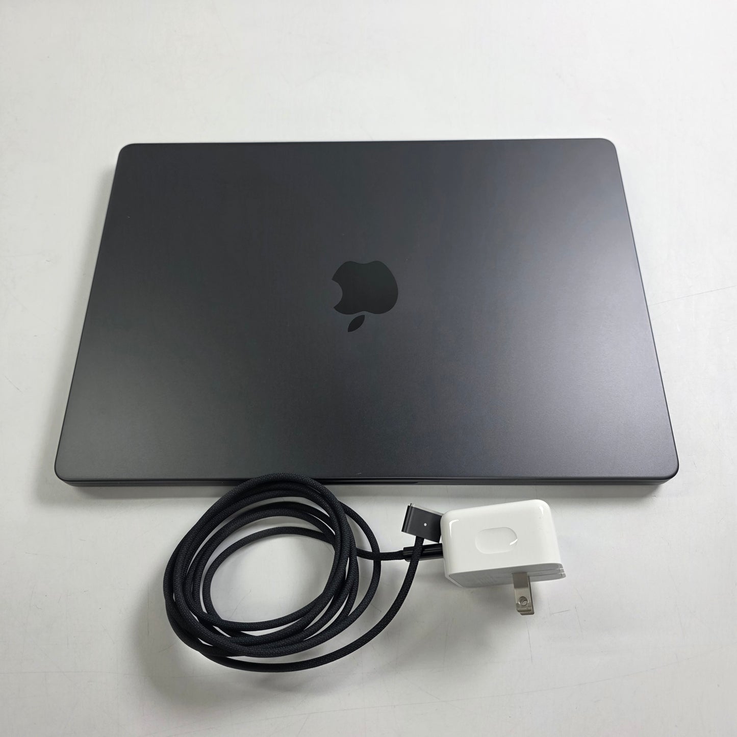 2026 Apple MacBook Pro 14" M5 Pro 16C GPU 4.6GHz 24GB RAM 1TB SSD A3426