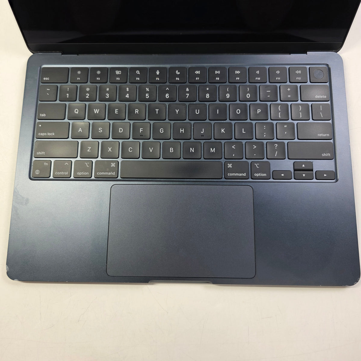 2022 Apple MacBook Air 13.6" M2 8C GPU 3.5GHz 8GB RAM 256GB SSD MLY33LL/A