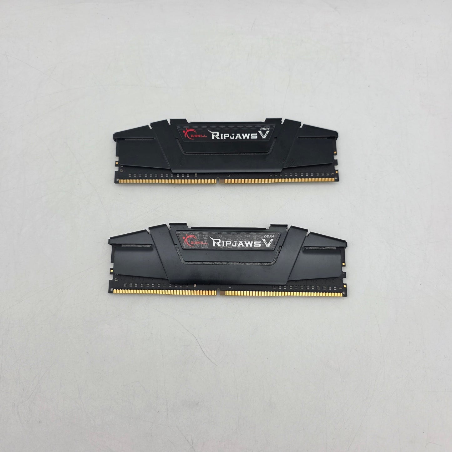 G.Skill RipJaws V 16GB (2x8GB) RAM DDR4 3600MHz F4-3600C18D-16GVK Gaming RAM