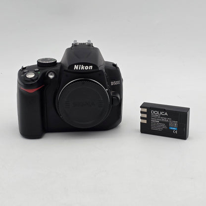 Nikon D5000 12.3MP DSLR Camera
