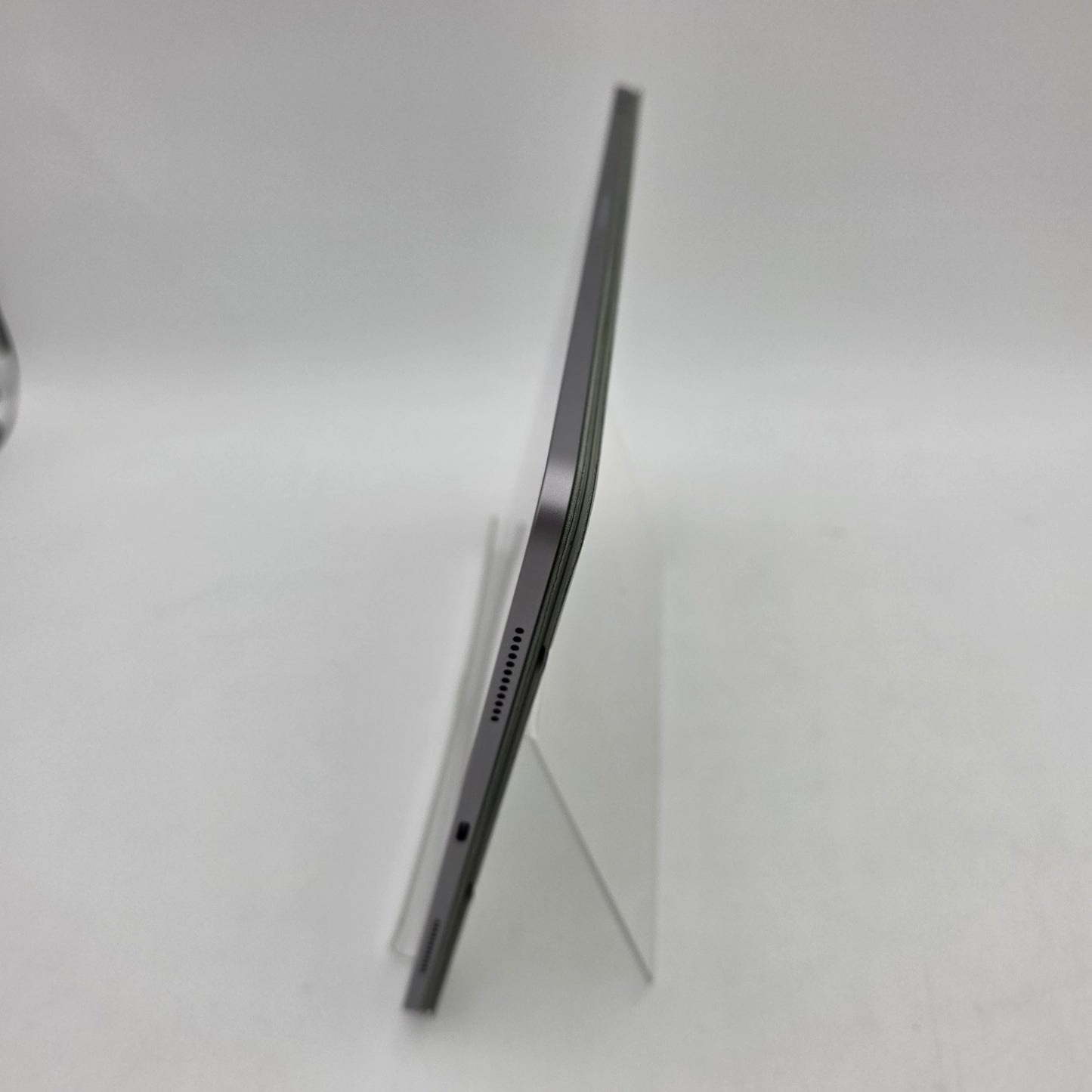 WiFi Only Apple iPad Air 13" M3 256GB 18.4.1 Space Gray MCNN4L/A With Extras