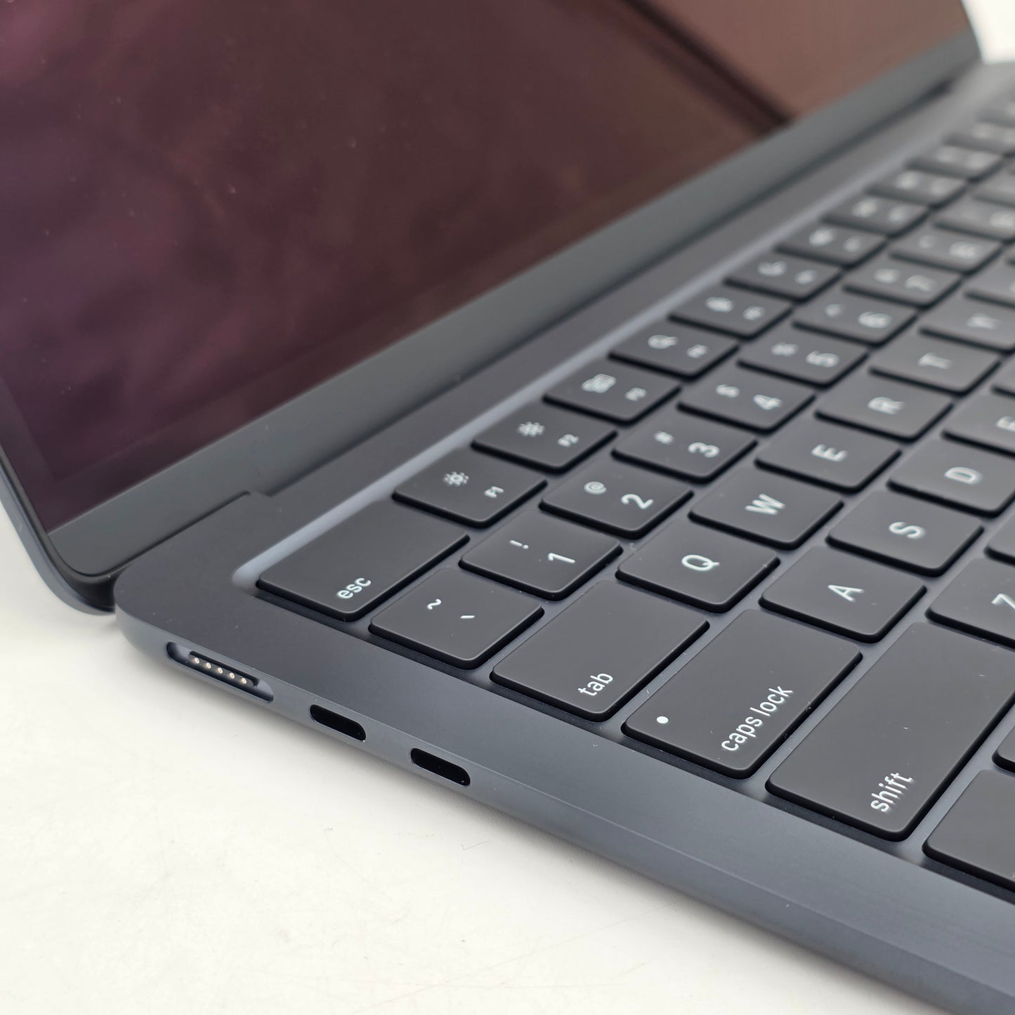 New 2025 Apple MacBook Air 13.3" M4 8C GPU 4.5GHz 16GB RAM 256GB SSD A3240