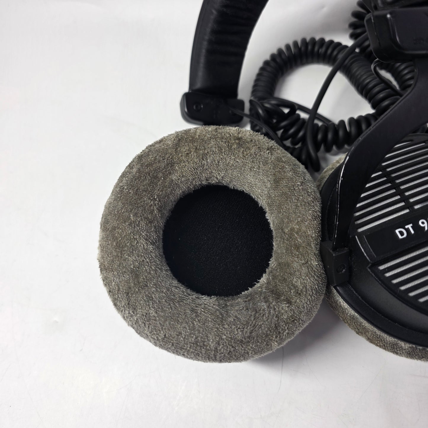 Beyerdynamic DT 990 Pro Professional Studio Headphone Black 483966