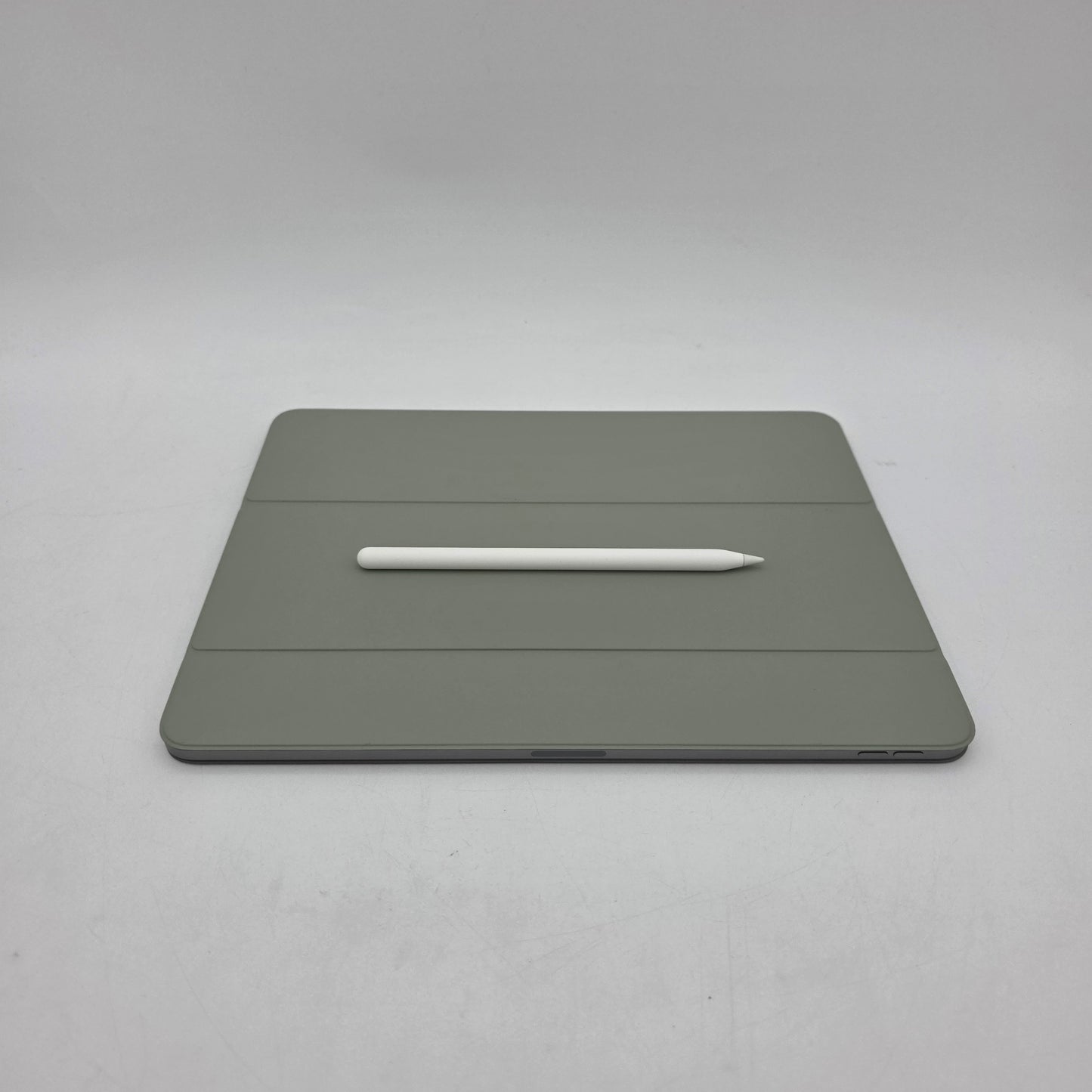 WiFi Only Apple iPad Air 13" M3 256GB 18.4.1 Space Gray MCNN4L/A With Extras