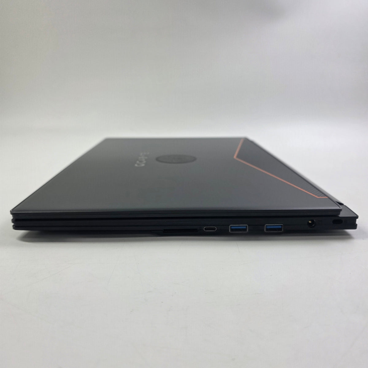 Gigabyte Aero 15 15.3 i7-7700HQ 2.8GHz 16GB RAM 512GB SSD GeForce GTX 1060