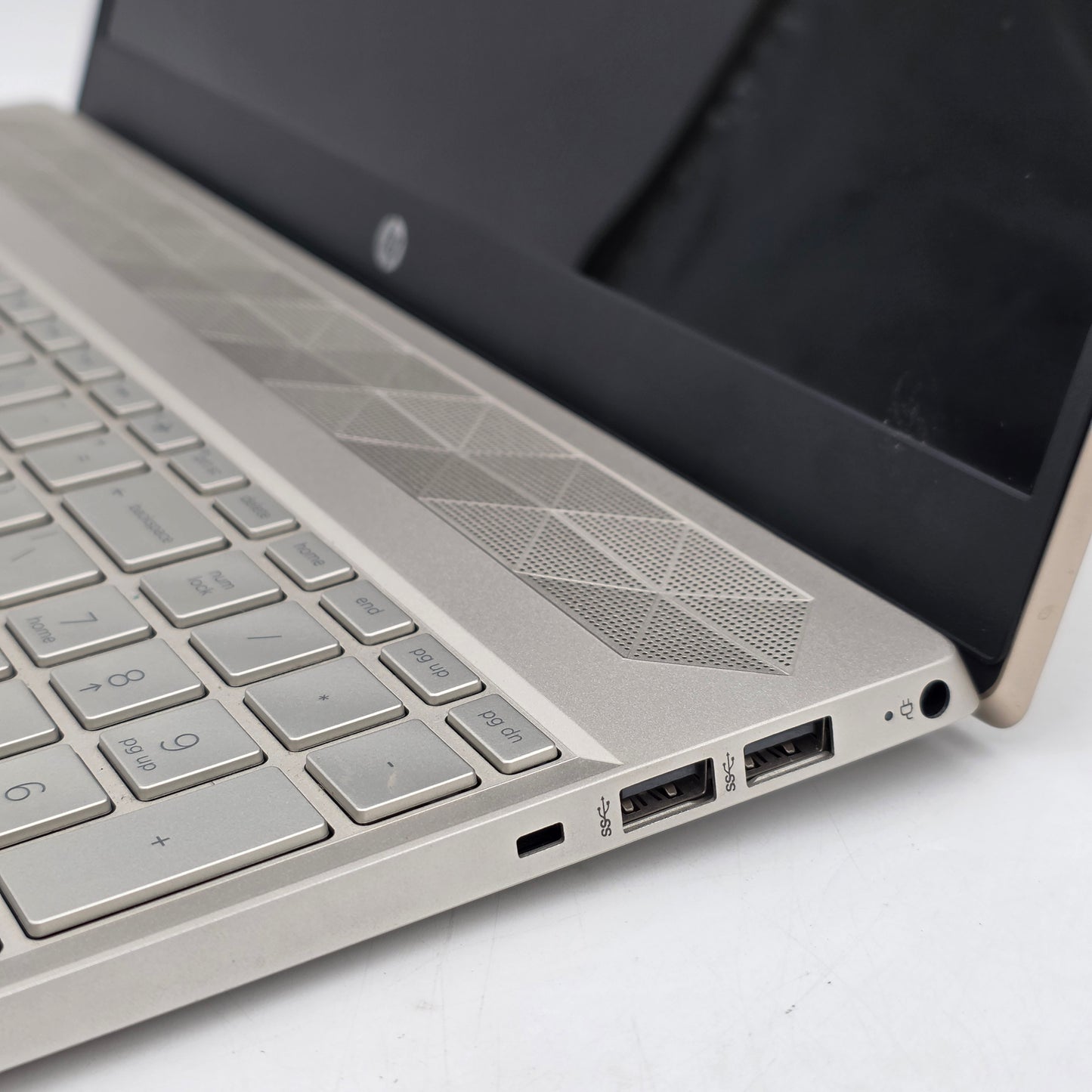 Broken HP Pavilion 15-CS3075WM 15.6" i7-1065G7 1.3GHz 8GB RAM 512GB SSD