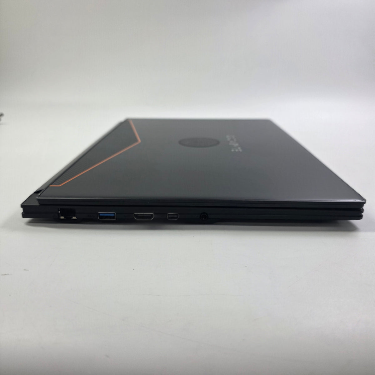 Gigabyte Aero 15 15.3 i7-7700HQ 2.8GHz 16GB RAM 512GB SSD GeForce GTX 1060