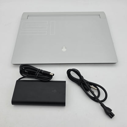 Alienware X15 R1 15.6" i9-11900H 2.5GHz 32GB RAM 2TB SSD GeForce RTX 3080